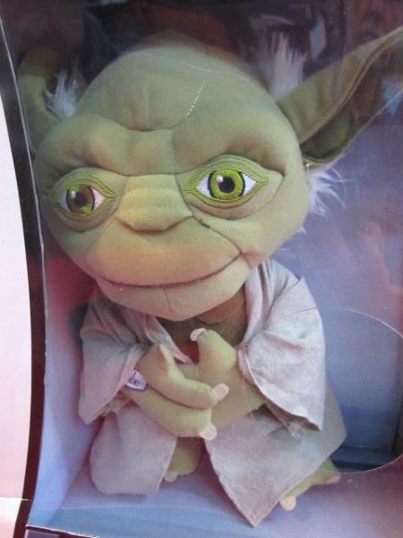 DELUXE YODA TALKING PLUSH