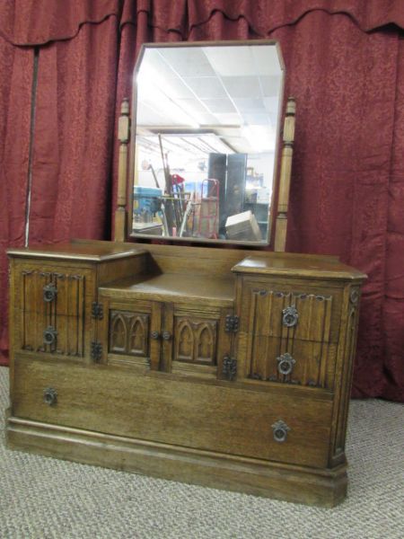 BEAUTIFUL OAK VICTORIAN CATHEDRAL VANITY/DRESSING TABLE