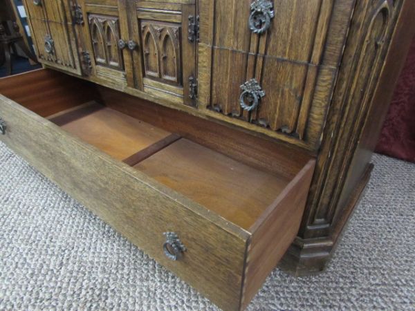 BEAUTIFUL OAK VICTORIAN CATHEDRAL VANITY/DRESSING TABLE