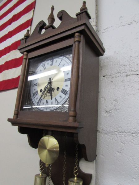 HAMILTON 31 DAY WIND UP WALL CLOCK VINTAGE