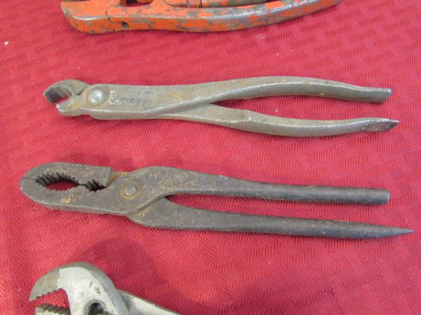 SELECTION OF ANTIQUE/VINTAGE TOOLS, HAND FORGED HAMMER & CLAMPS