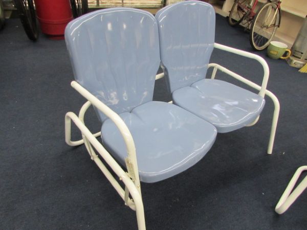 BEAUTIFULLY RESTORED, POWDER COATED GLIDER **NO RESERVE**