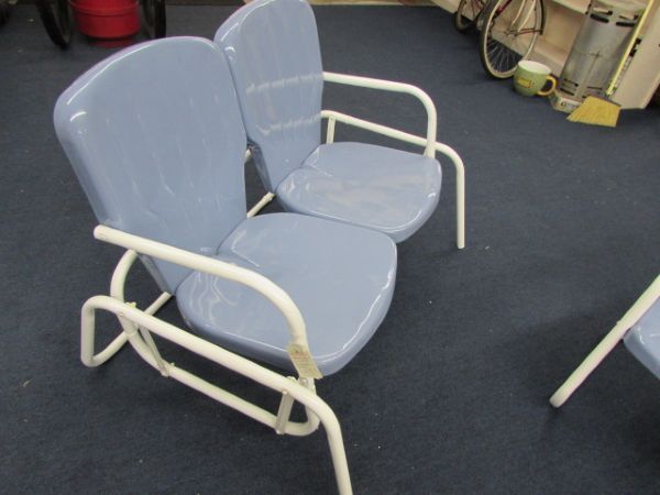 BEAUTIFULLY RESTORED, POWDER COATED GLIDER **NO RESERVE**