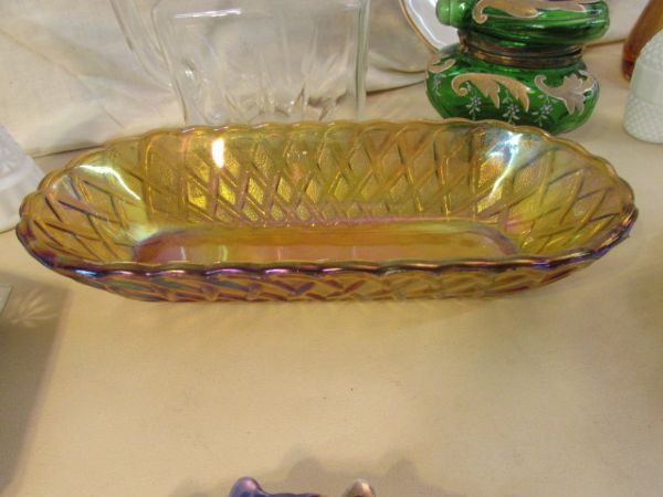 VINTAGE GLASS VARIETY LOT - CARNIVAL GLASS & HAND BLOWN VASE