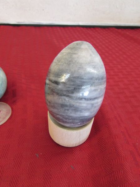 TWO CARVED ROCK EGGS, BLOWN GLASS PAPER WEIGHT & TURTLE