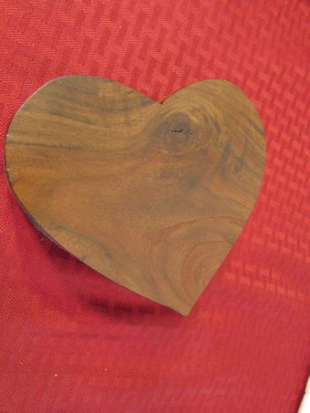 BEAUTIFUL HANDMADE WOODEN HEART BOX