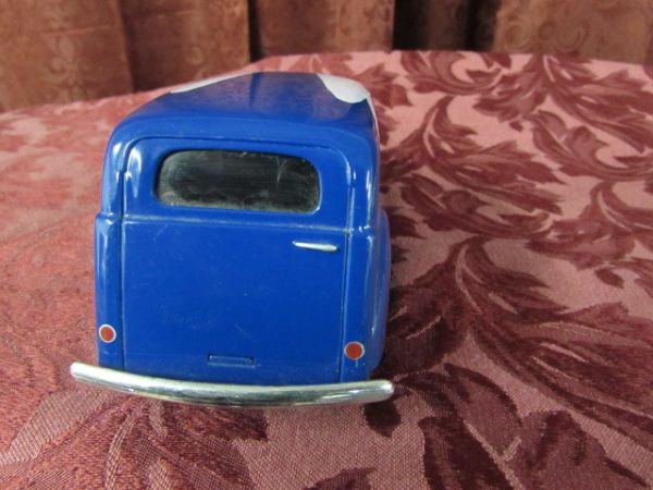DIE CAST COLLECTIBLE CARS - FORD WAGON & T-BIRD CONVERTIBLE