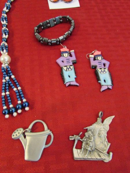 COSTUME JEWELRY LOT, MOSTLY WESTERN 