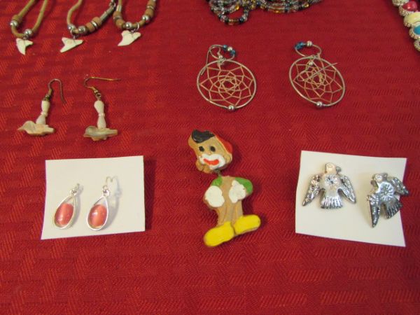 COSTUME JEWELRY LOT, MOSTLY WESTERN 