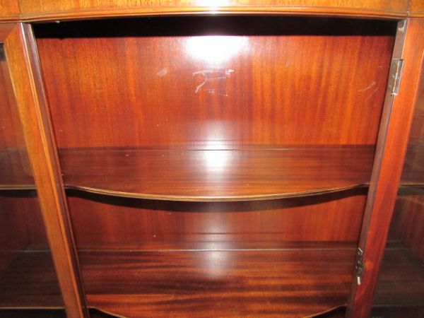 VINTAGE DREXEL MAHOGANY CHINA HUTCH 