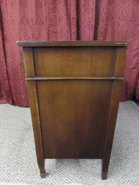 VINTAGE DREXEL BOW FRONT DRESSER