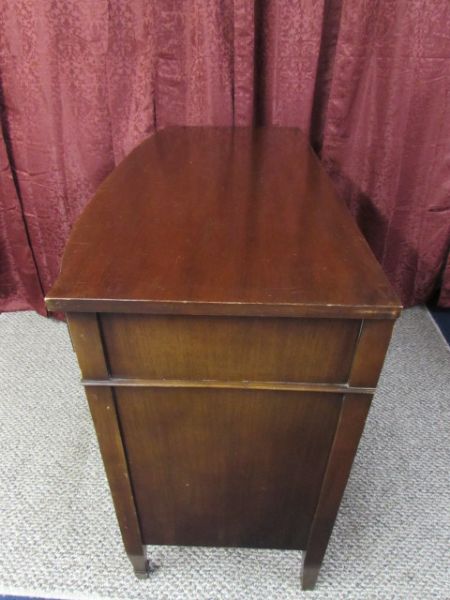 VINTAGE DREXEL BOW FRONT DRESSER