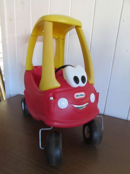 LITTLE TYKES PLASTIC CAR