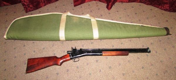 RARE 101 CROSMAN AIR RIFLE VINTAGE WITH PADDED GUN CASE