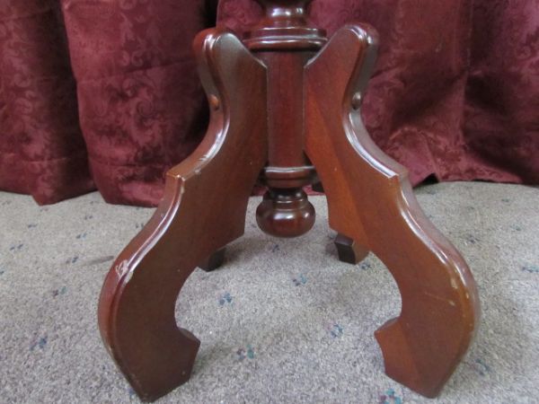 VINTAGE VICTORIAN MARBLE TOP PARLOR TABLE