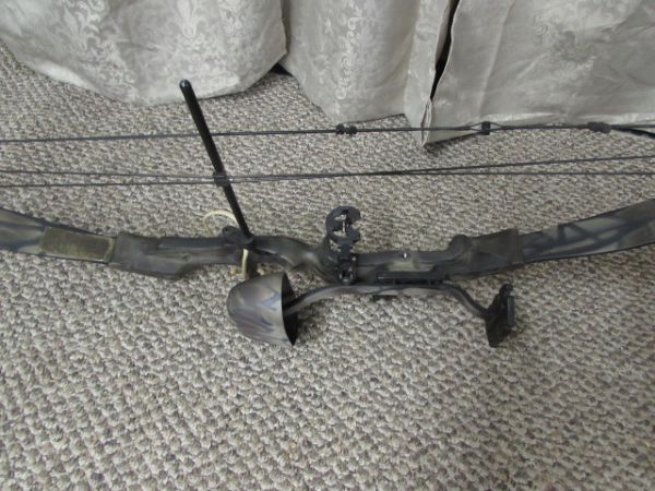 CAMMO COMPOUND BOW - BEAR WHITETAIL II