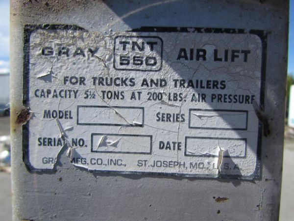 GREY TNT-550 AIR JACK - 5.5 TON **RESERVE ON THIS ITEM**