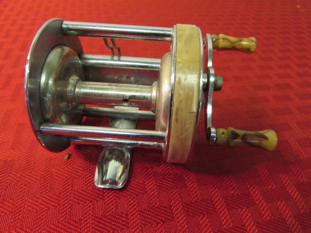 Lot Detail - VINTAGE SHAKESPEARE BAIT CASTER REEL