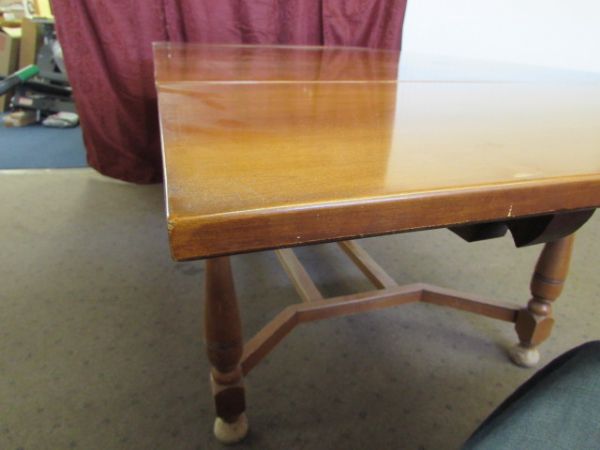 VINTAGE EARLY AMERICAN MAPLE TABLE