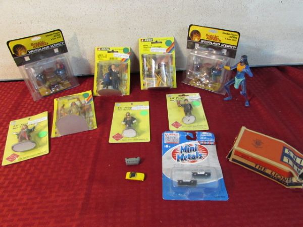 TRAIN SCENERY FIGURES