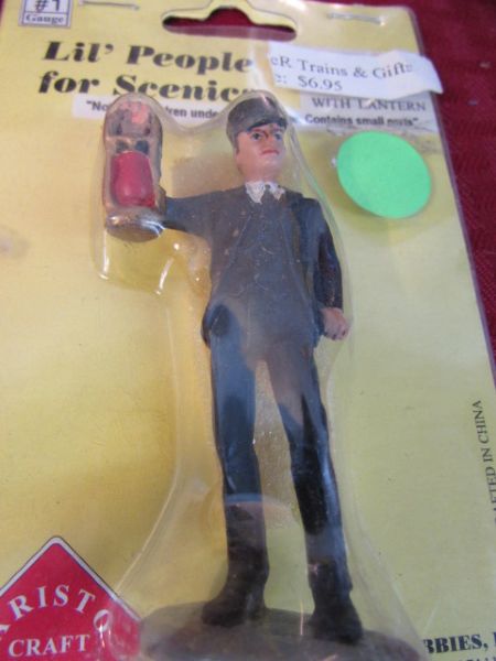 TRAIN SCENERY FIGURES