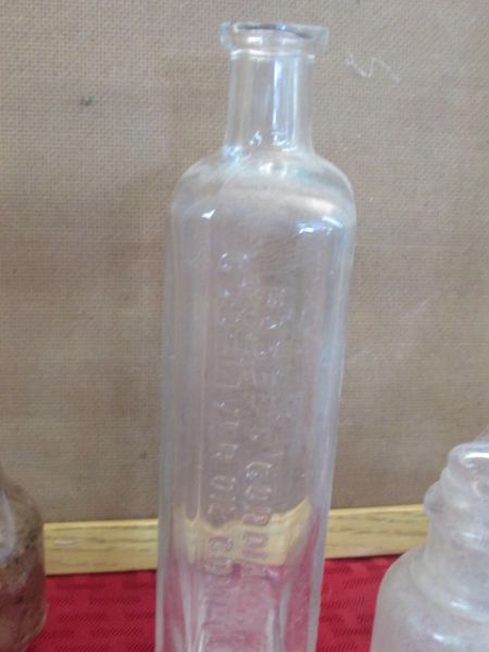 ANTIQUE & VINTAGE BOTTLES