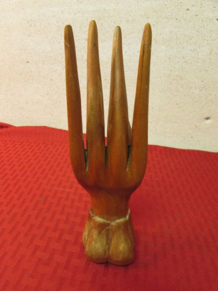 VINTAGE INDONESIAN CARVED WOOD HAND