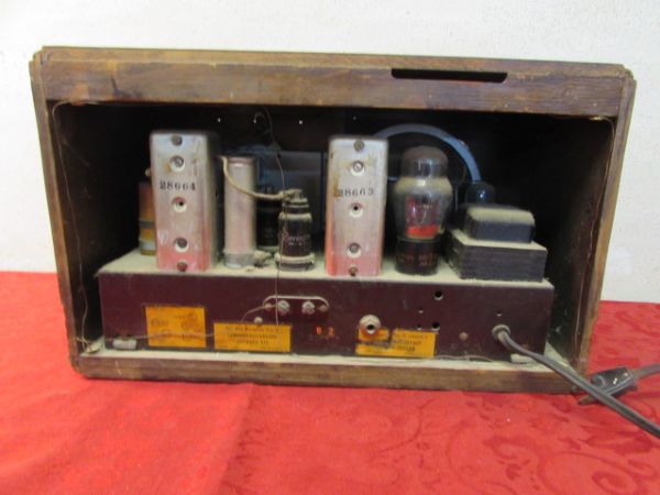 VINTAGE TABLE TOP RADIO CIRCA 1938-1940