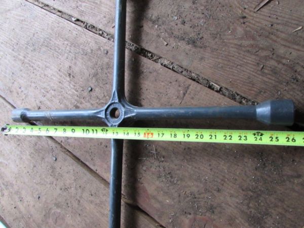 LARGE TRUCK LUG WRENCH 