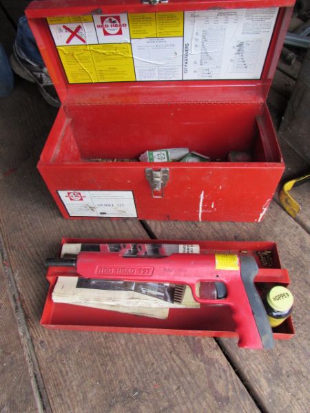 RED HEAD TOOL GUN WITH LOTS OF CARTRIDGES