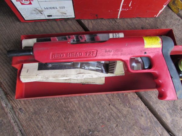 RED HEAD TOOL GUN WITH LOTS OF CARTRIDGES