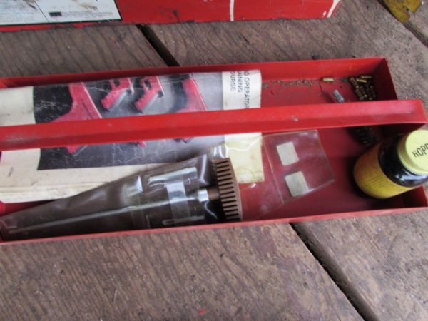 RED HEAD TOOL GUN WITH LOTS OF CARTRIDGES