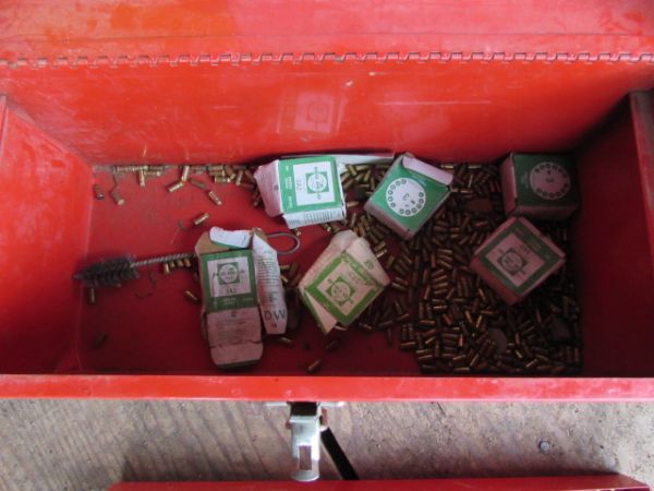 RED HEAD TOOL GUN WITH LOTS OF CARTRIDGES