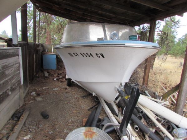 CRESTLINER CLASSIC FIBERGLASS SKI BOAT, TRAILER & EVINRUDE OUTBOARD