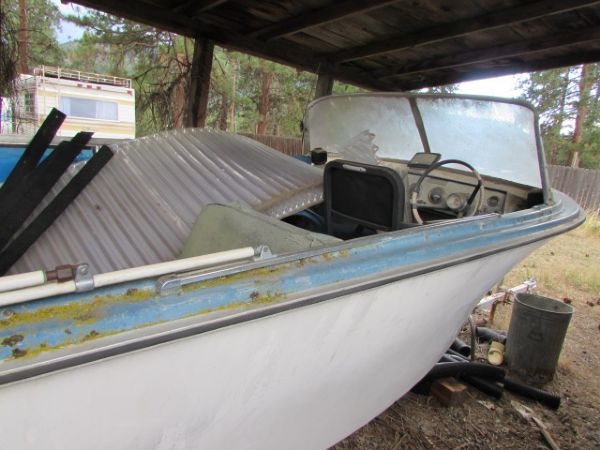 CRESTLINER CLASSIC FIBERGLASS SKI BOAT, TRAILER & EVINRUDE OUTBOARD