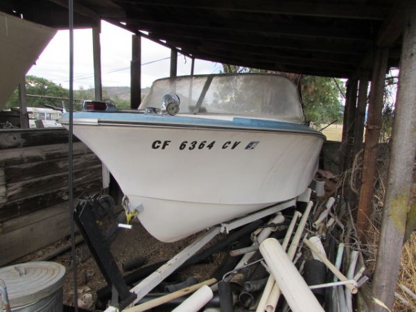 CRESTLINER CLASSIC FIBERGLASS SKI BOAT, TRAILER & EVINRUDE OUTBOARD