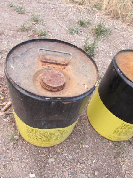 VINTAGE 5 GALLON  JOHN DEERE OIL CANS