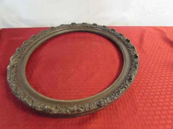 BEAUTIFUL ANTIQUE OVAL PICTURE FRAME