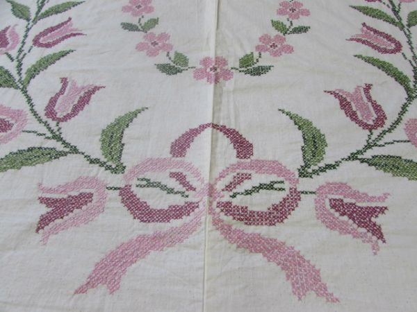 VINTAGE HAND EMBROIDERED PROJECT  QUILT TOP.