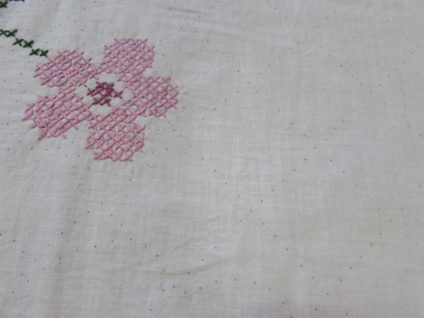 VINTAGE HAND EMBROIDERED PROJECT  QUILT TOP.