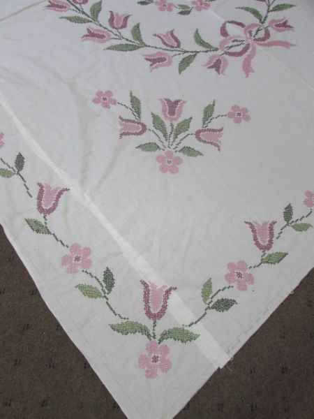 VINTAGE HAND EMBROIDERED PROJECT  QUILT TOP.