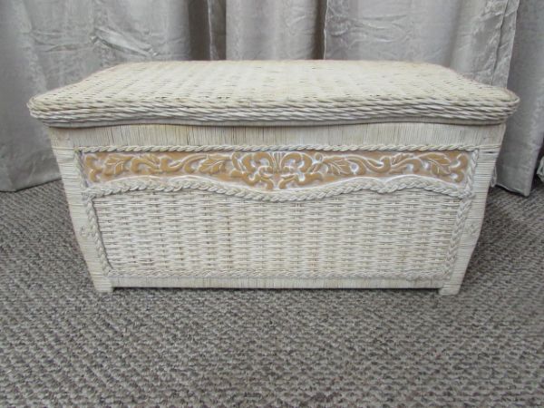 BEAUTIFUL MEDIUM SIZE WICKER CHEST WITH CARVED WOOD ACCENTS