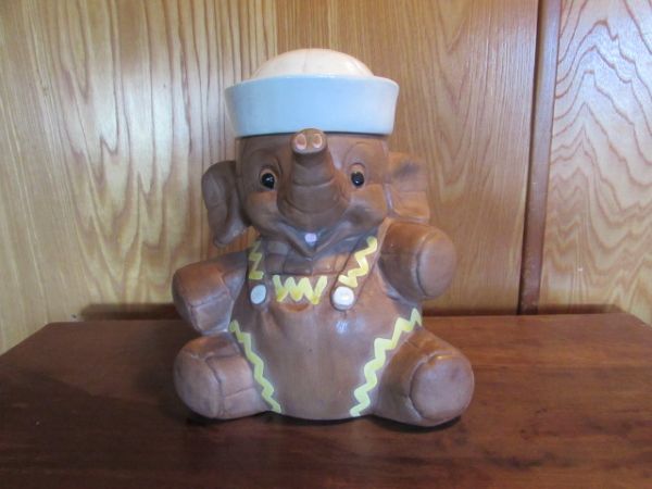 WONDERFUL VINTAGE ELEPHANT COOKIE JAR