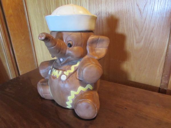 WONDERFUL VINTAGE ELEPHANT COOKIE JAR