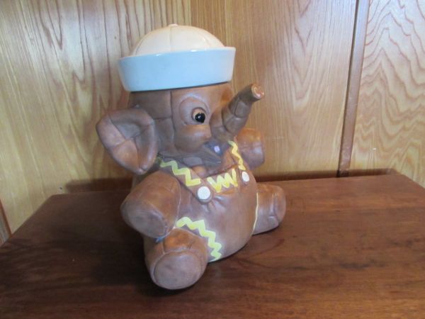 WONDERFUL VINTAGE ELEPHANT COOKIE JAR