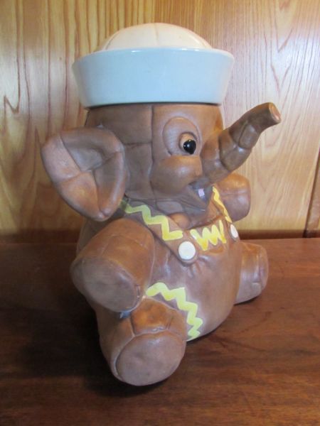 WONDERFUL VINTAGE ELEPHANT COOKIE JAR