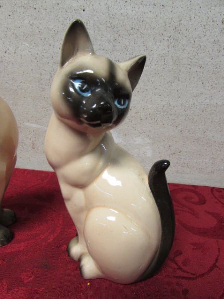 SWEET KITTY TEAPOT WITH MUGS  & TWO VINTAGE SIAMESE CATS