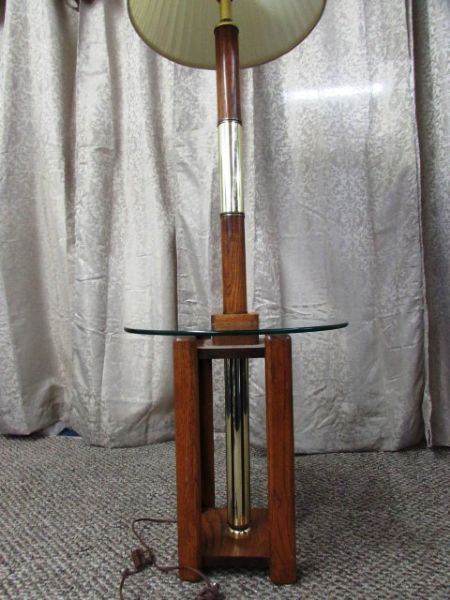 OAK FLOOR LAMP WITH GLASS TABLE 