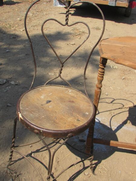 TWISTED METAL PATIO CHAIR, ANTIQUE TABLE & MIRROR