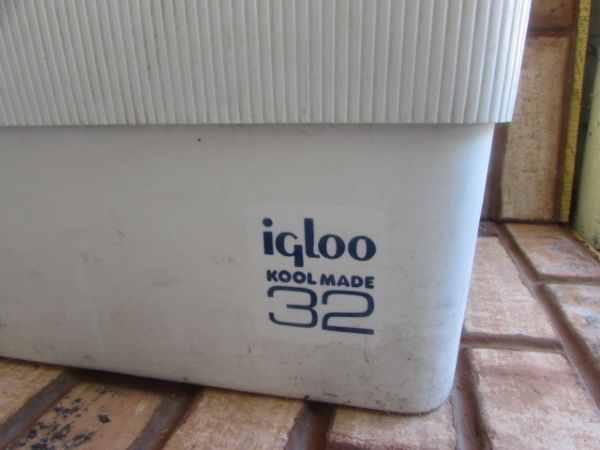 IGLOO KOOL MADE 32 HOT OR COLD CHEST & COLEMAN CHEST